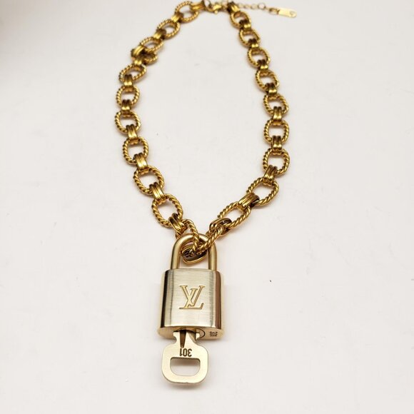 Authentic Louis Vuitton Lock & Key w/ Unbranded Gold Plated Gold Chain Necklace - Picture 9 of 12